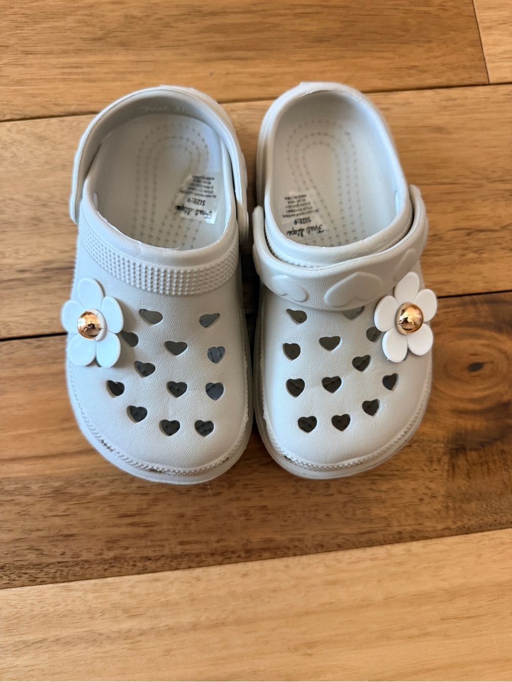 Girls White Heart-Pattern Water Clogs with Flower Charm